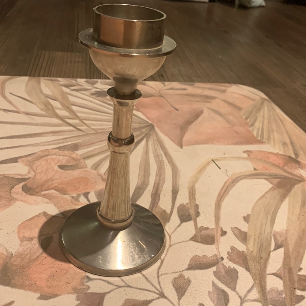 Silver candlestick holder for tea lights